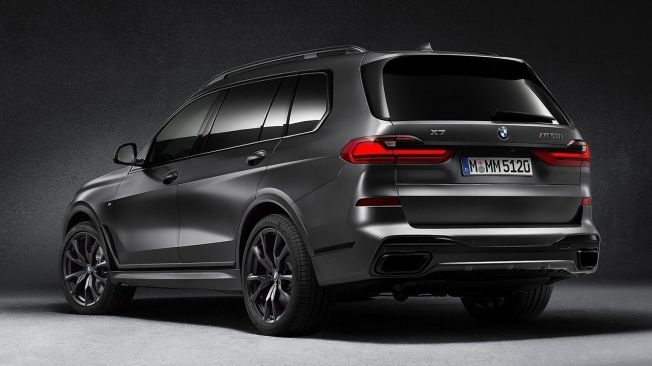 BMW X7 Dark Shadow Edition - posterior