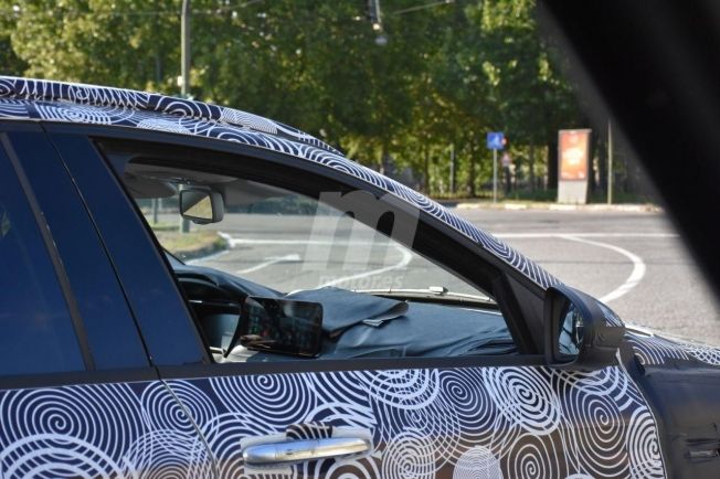 FIAT Tipo Cross - foto espía interior