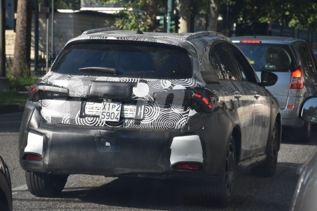 FIAT Tipo Cross - foto espía posterior