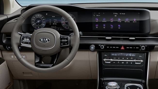 KIA Carnival 2021 - interior