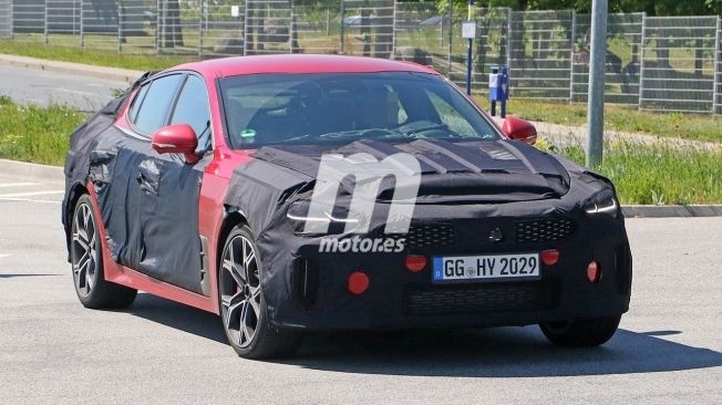 KIA Stinger 2021 - foto espía