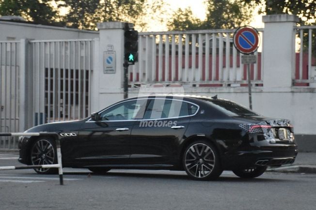 Maserati Quattroporte 2021 - foto espía lateral