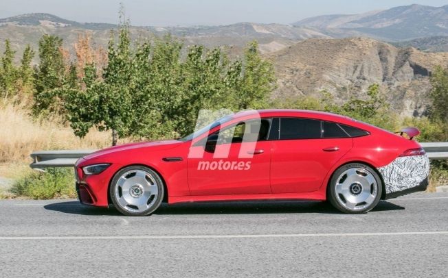 Mercedes-AMG GT 73 e - foto espía lateral