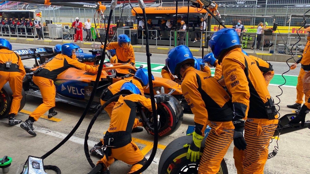 Sainz cierra un fin de semana aciago: «Ese pitstop nos costó la 5º posición»