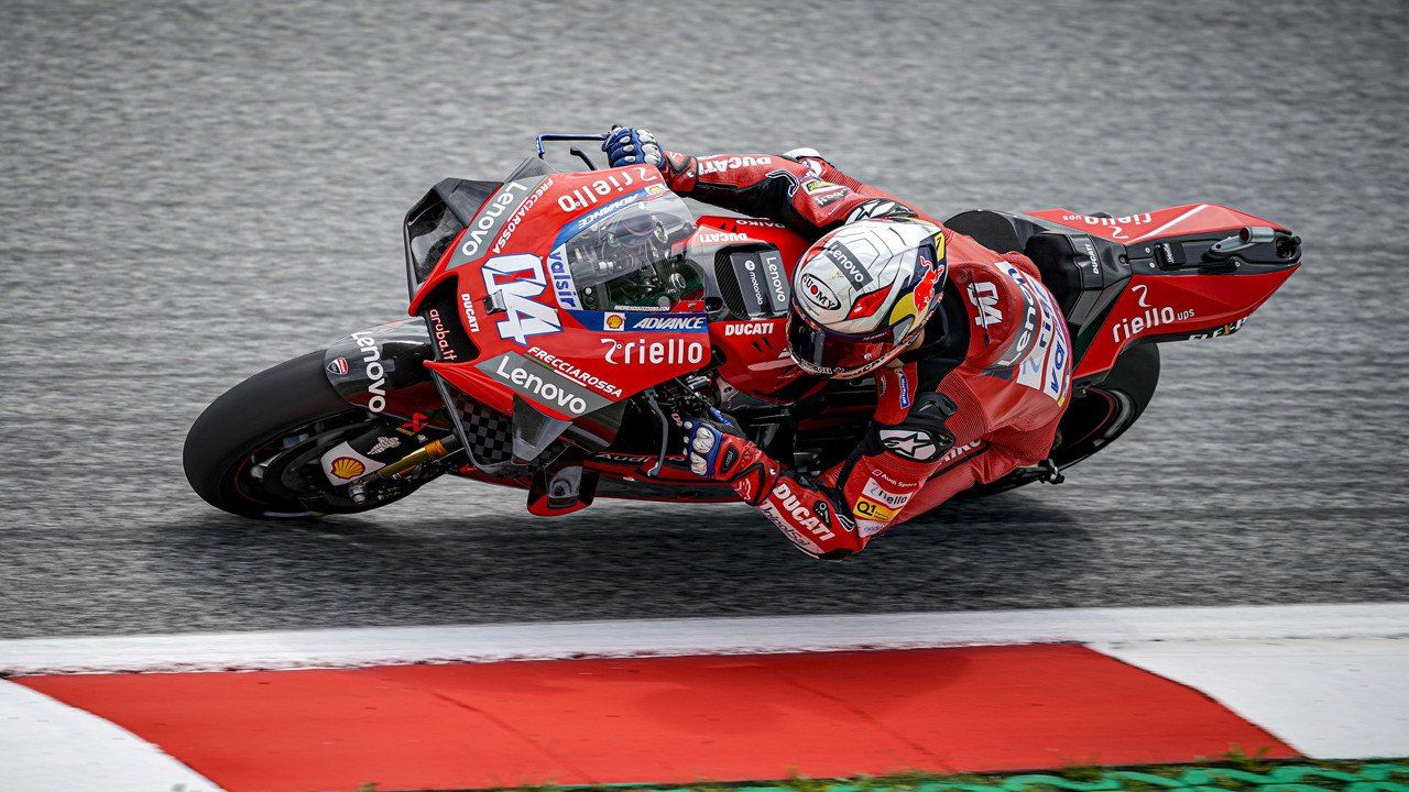 Andrea Dovizioso gana en Austria el día que Valentino Rossi ha vuelto a nacer