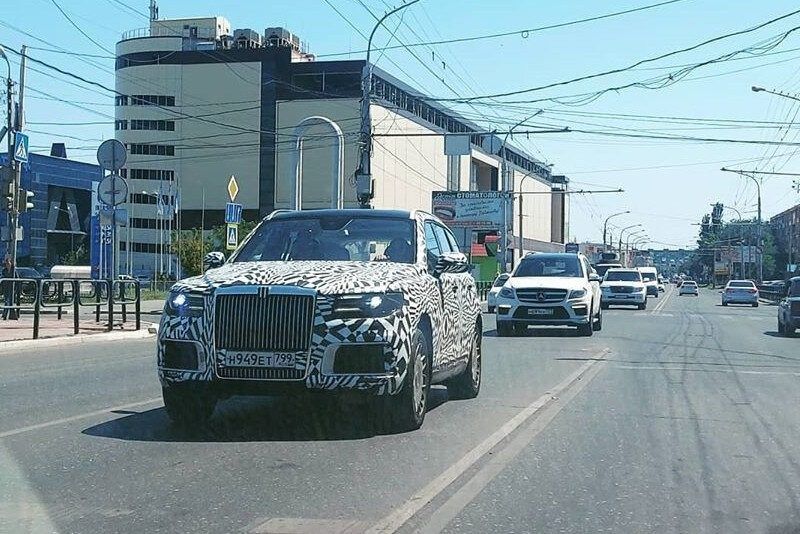 Cazan al nuevo Aurus Komendant 2022, el SUV de Rusia en pruebas de ingeniería inversa