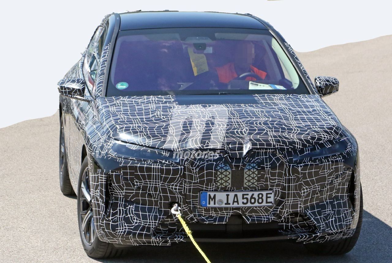 Nuevas fotos espía del BMW iX 2021, el SUV eléctrico pierde camuflaje y deja ver detalles