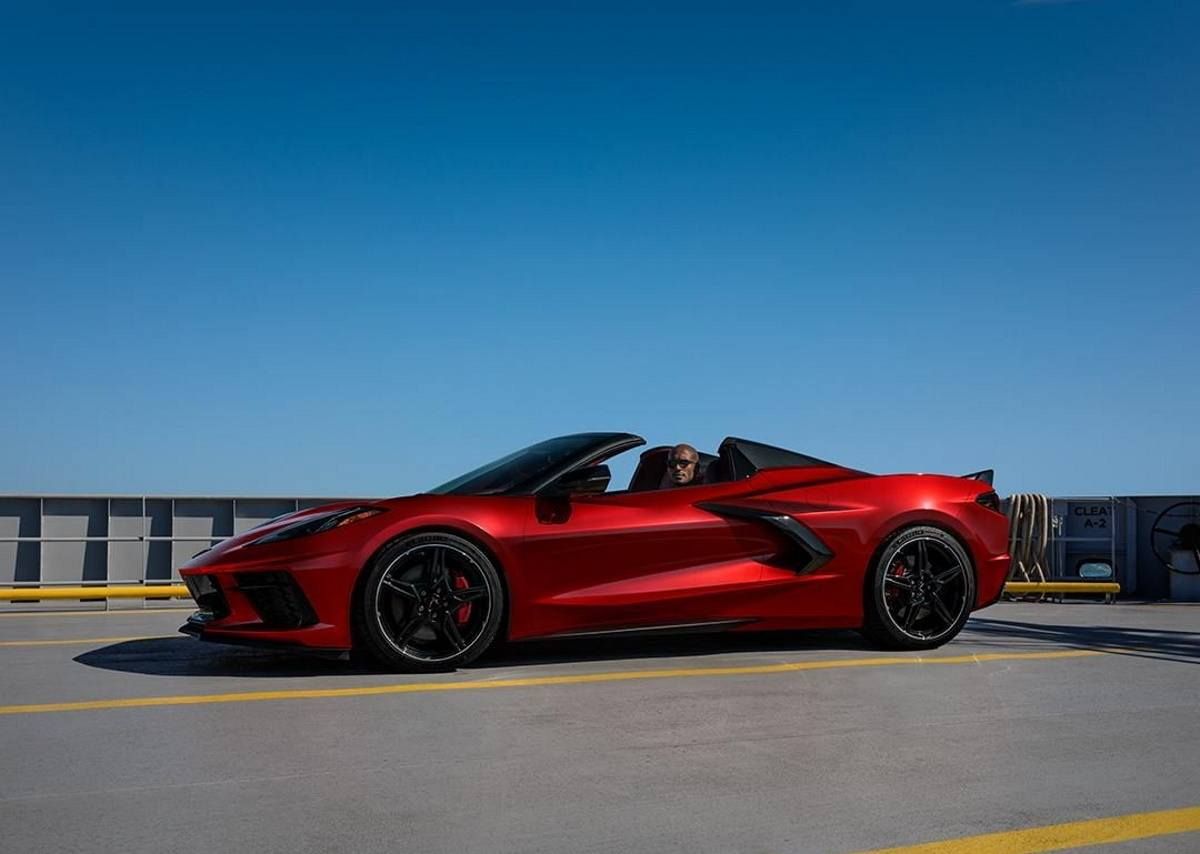 Chevrolet muestra el nuevo Corvette 2021 con su nuevo color rojo