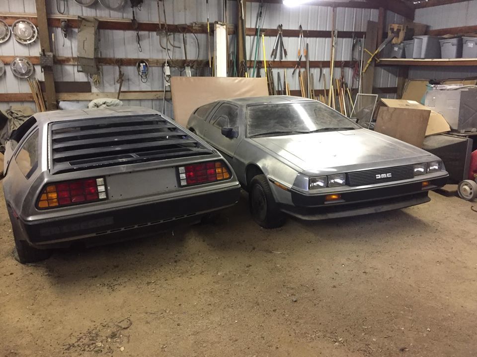 Descubiertos dos DeLorean DMC-12 a estrenar abandonados en un granero