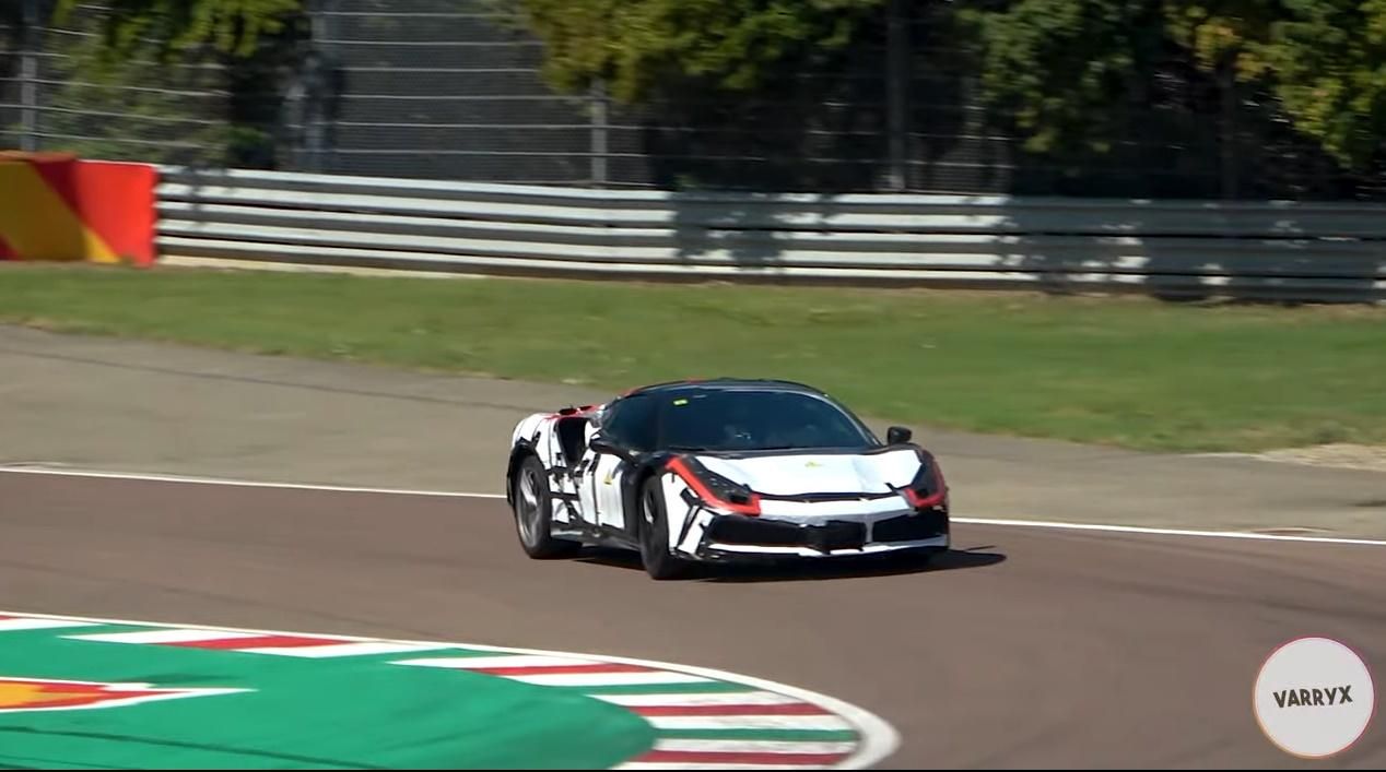 Una mula híbrida Ferrari a fondo en el circuito de Fiorano [vídeo]