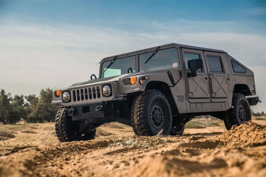 Henrik Fisker tiene la intención de fabricar un Hummer H1 eléctrico