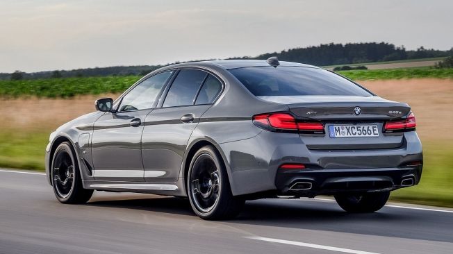 BMW 545e xDrive - posterior