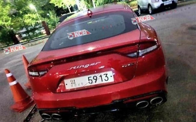 KIA Stinger 2021 - foto espía posterior