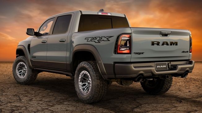 RAM 1500 TRX Launch Edition - posterior