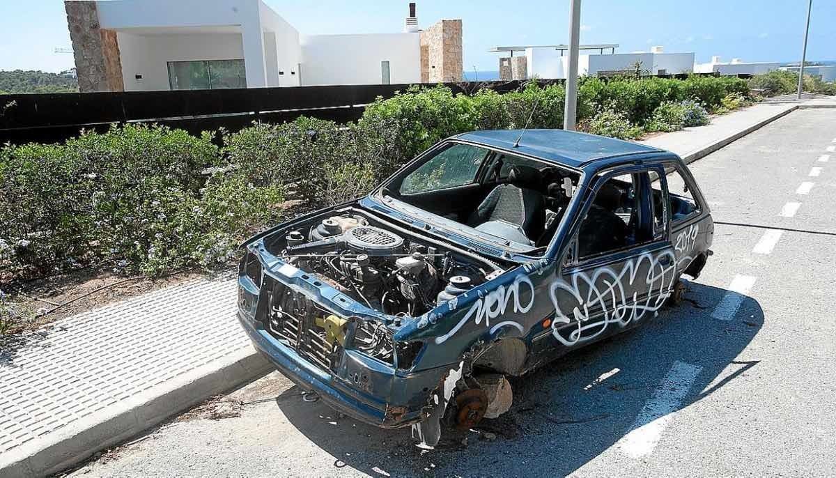 ¿De cuánto es la multa por el abandono de un coche?