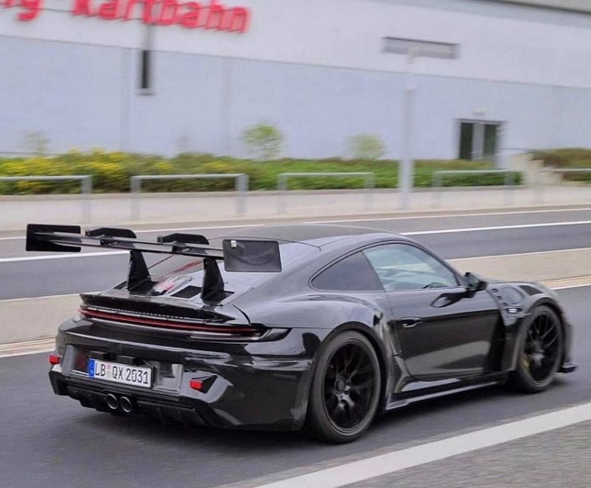 Primera imagen del nuevo Porsche 911 GT3 RS (992) y su descomunal alerón