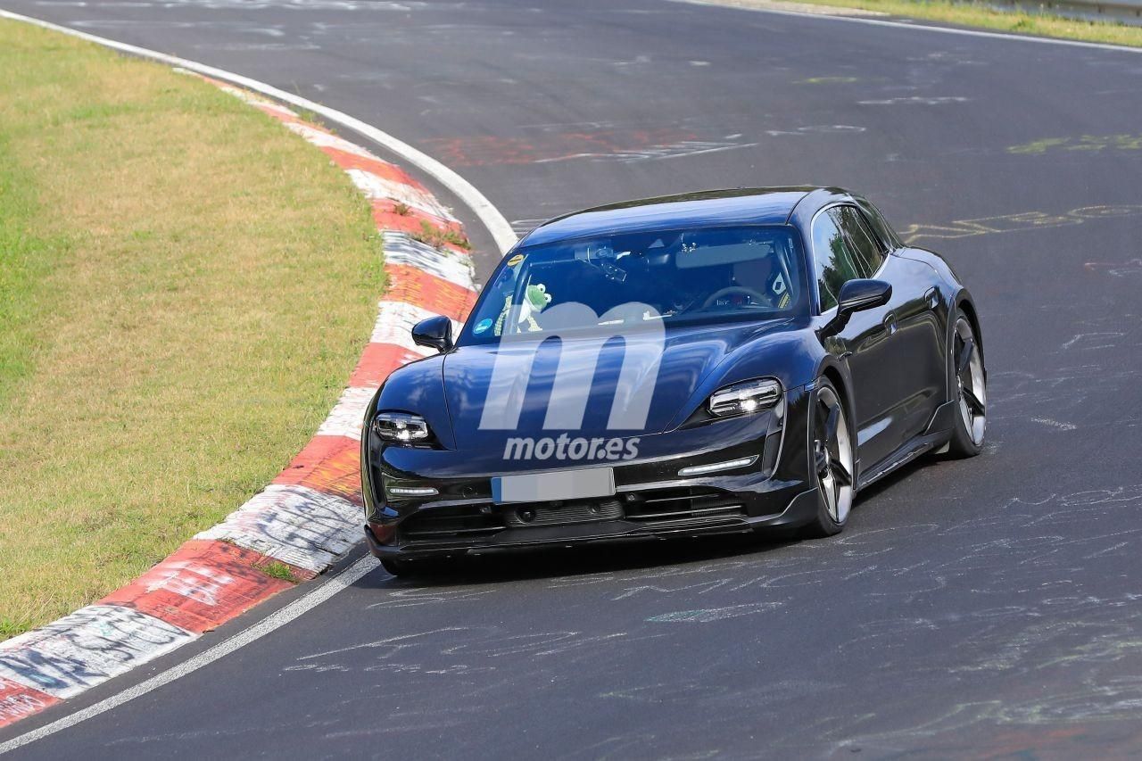 El Porsche Taycan Cross Turismo 2021 se enfrenta a Nürburgring