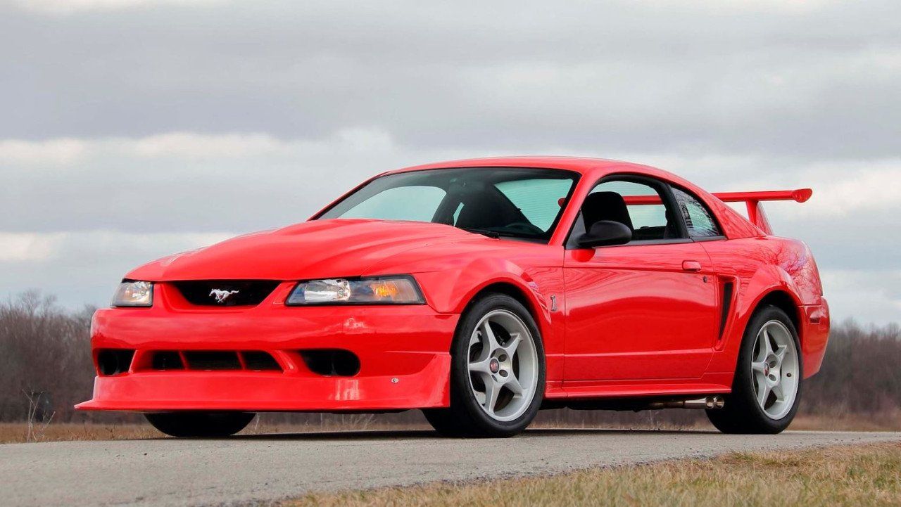 Aparece uno de los radicales y escasos Ford Mustang SVT Cobra R a estrenar