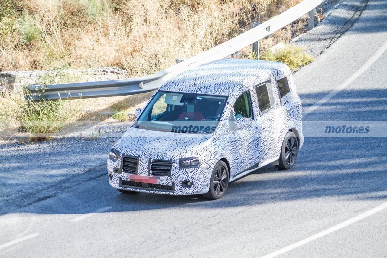 El nuevo Mercedes Clase T se deja ver más ligero de camuflaje