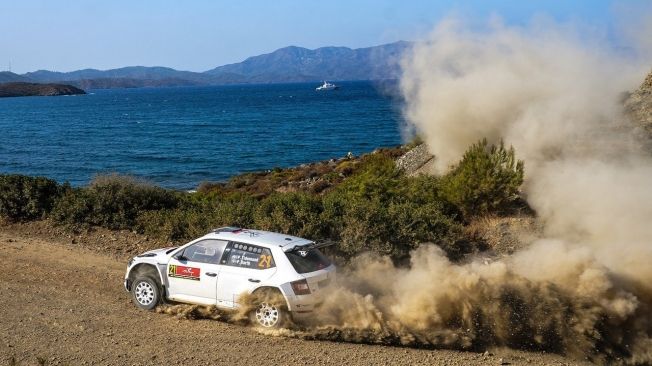 Elfyn Evans supera el caos de la última etapa y gana el Rally de Turquía