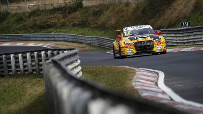 Néstor Girolami logra la pole del WTCR en la noche del Nordschleife