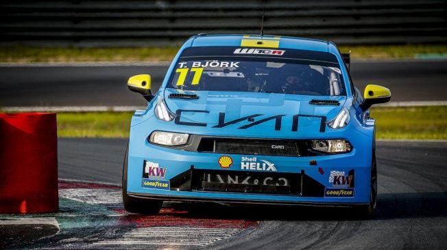 Néstor Girolami sobrevive a su Honda y gana en el debut del WTCR en Zolder