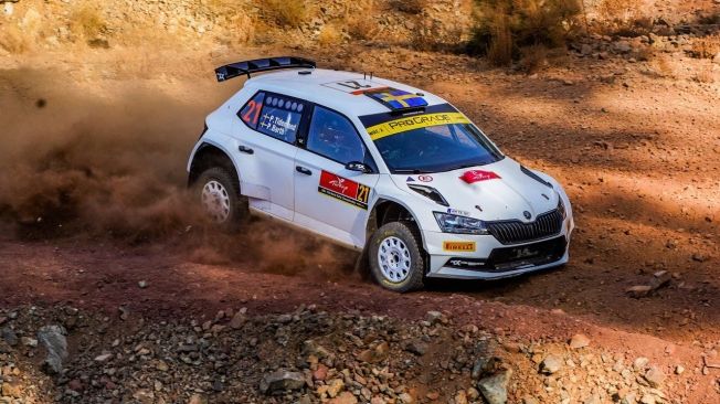 El pinchazo de Ogier deja a Neuville al frente del Rally de Turquía