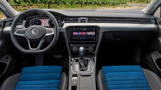 Volkswagen Passat - interior