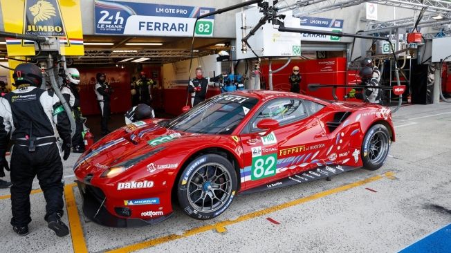 El Toyota #8 se pone a punto en el mojado warm up de Le Mans