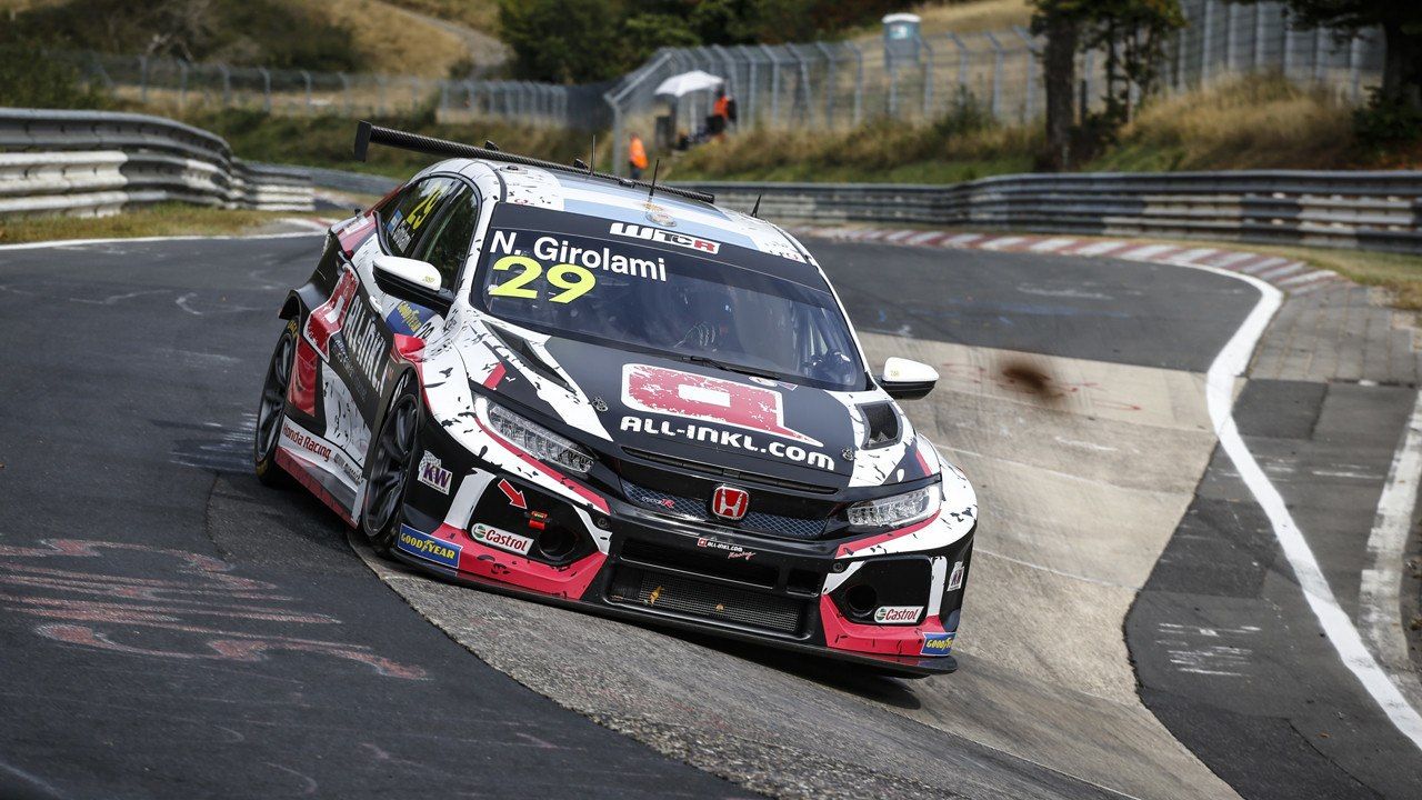 Néstor Girolami logra la pole del WTCR en la noche del Nordschleife