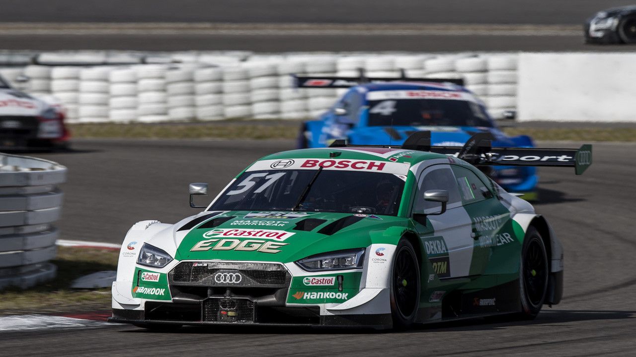 Nico Müller resiste como puede la ofensiva de Robin Frijns en Nürburgring