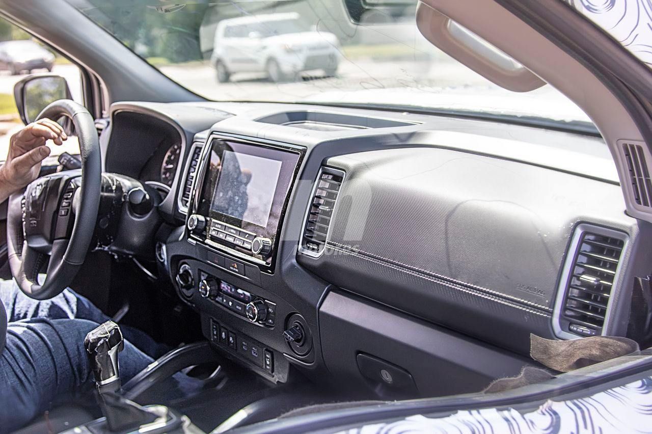 Nos asomamos por primera vez al interior del nuevo Nissan Frontier 2022