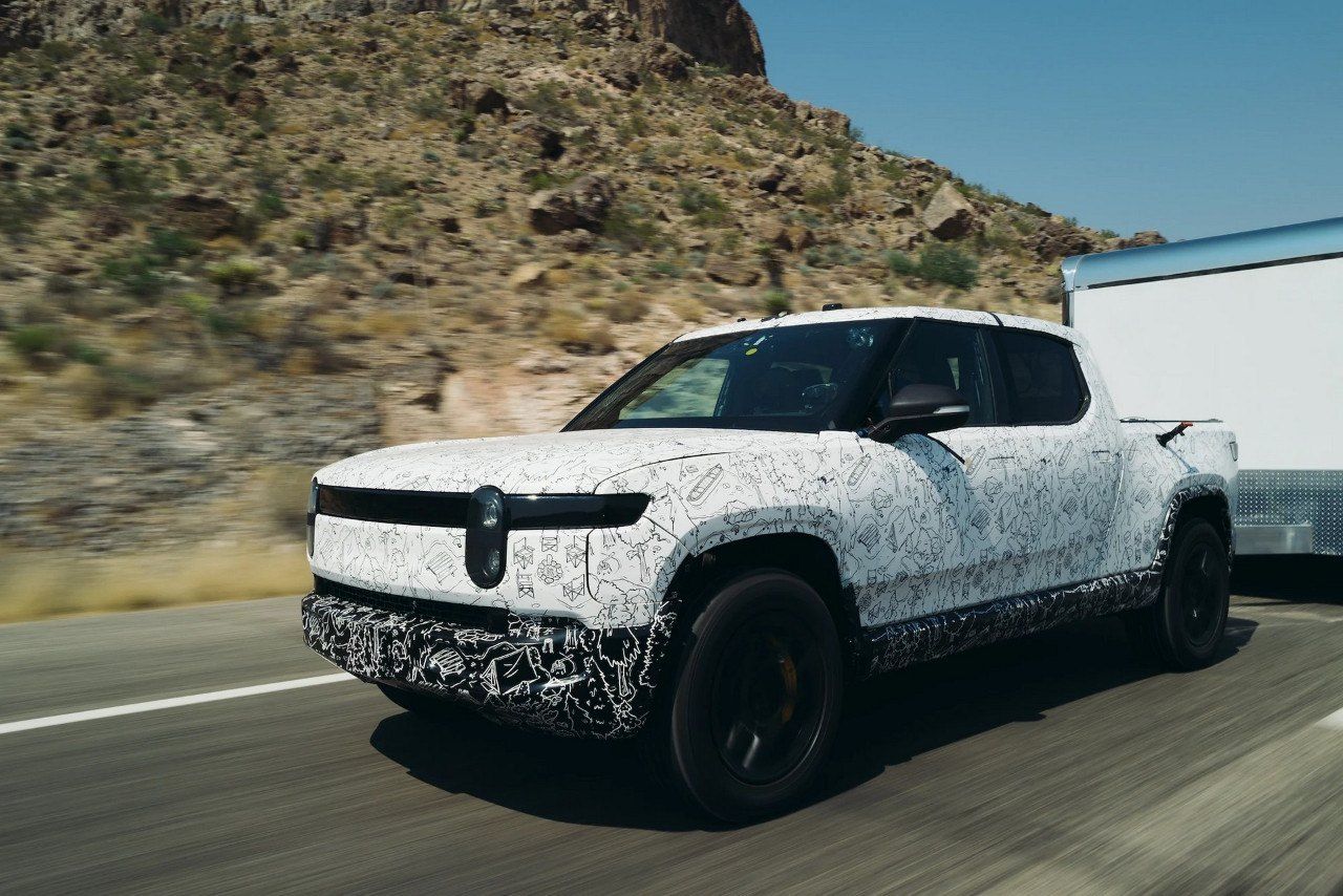 Rivian demuestra que remolcar puede reducir la autonomía de los eléctricos a la mitad