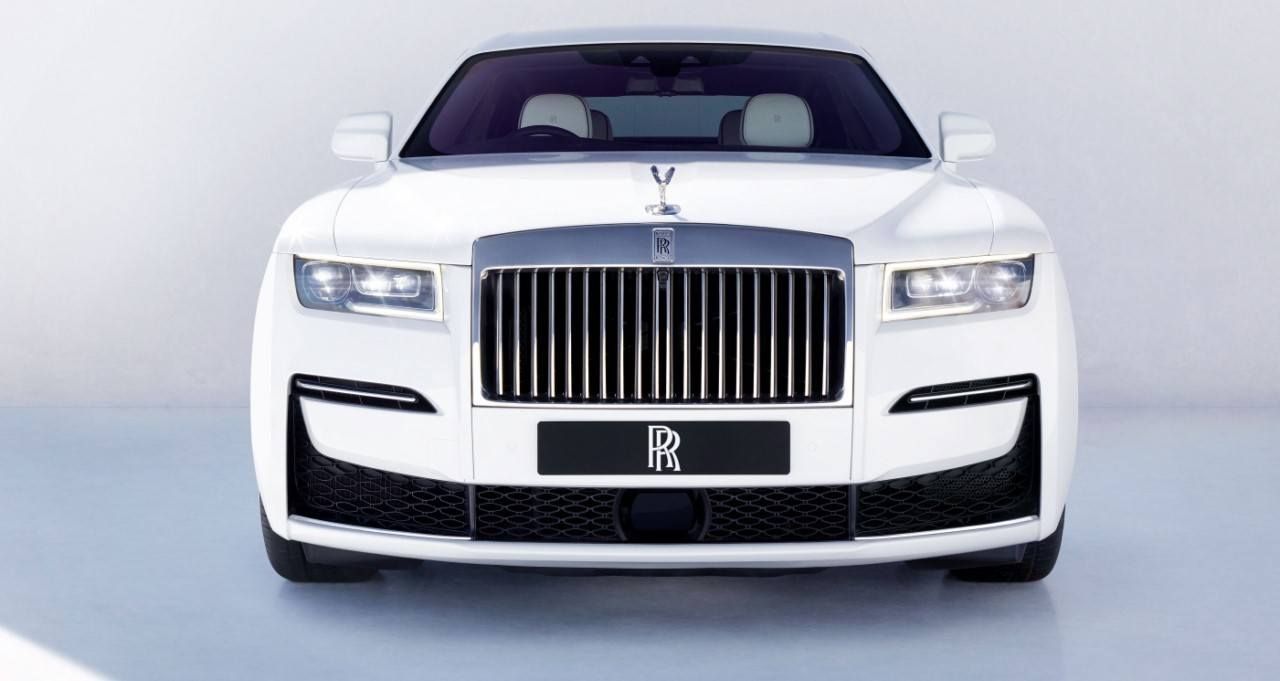 Rolls-Royce Ghost 2021, se estrena la berlina de lujo británica con más tecnología