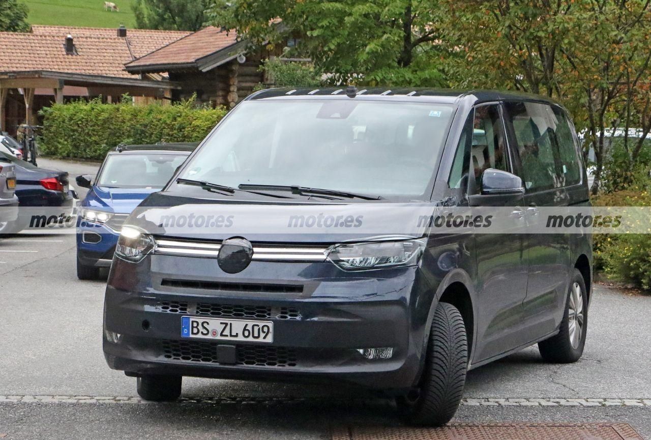 El Volkswagen T7 Multivan 2021, al detalle en unas nuevas fotos espía con su interior