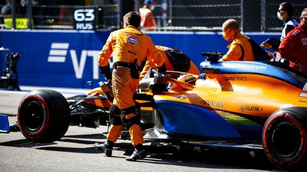 Sainz llevará la evolución completa del MCL35 en Nürburgring: «No me ocultan nada»