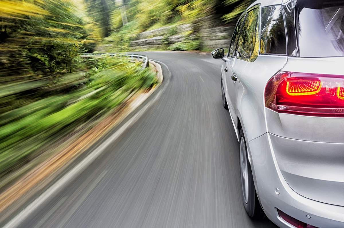 Mi coche pierde potencia al acelerar ¿qué le pasa?