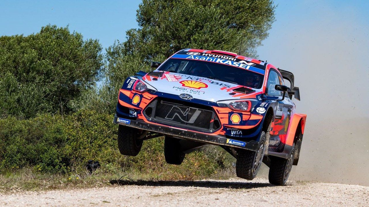 Dani Sordo arranca con fuerza y es líder del Rally de Italia-Cerdeña