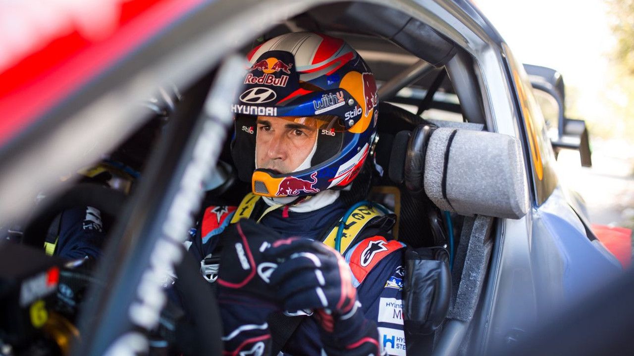 Dani Sordo, con paso firme hacia el triunfo en el Rally de Italia-Cerdeña