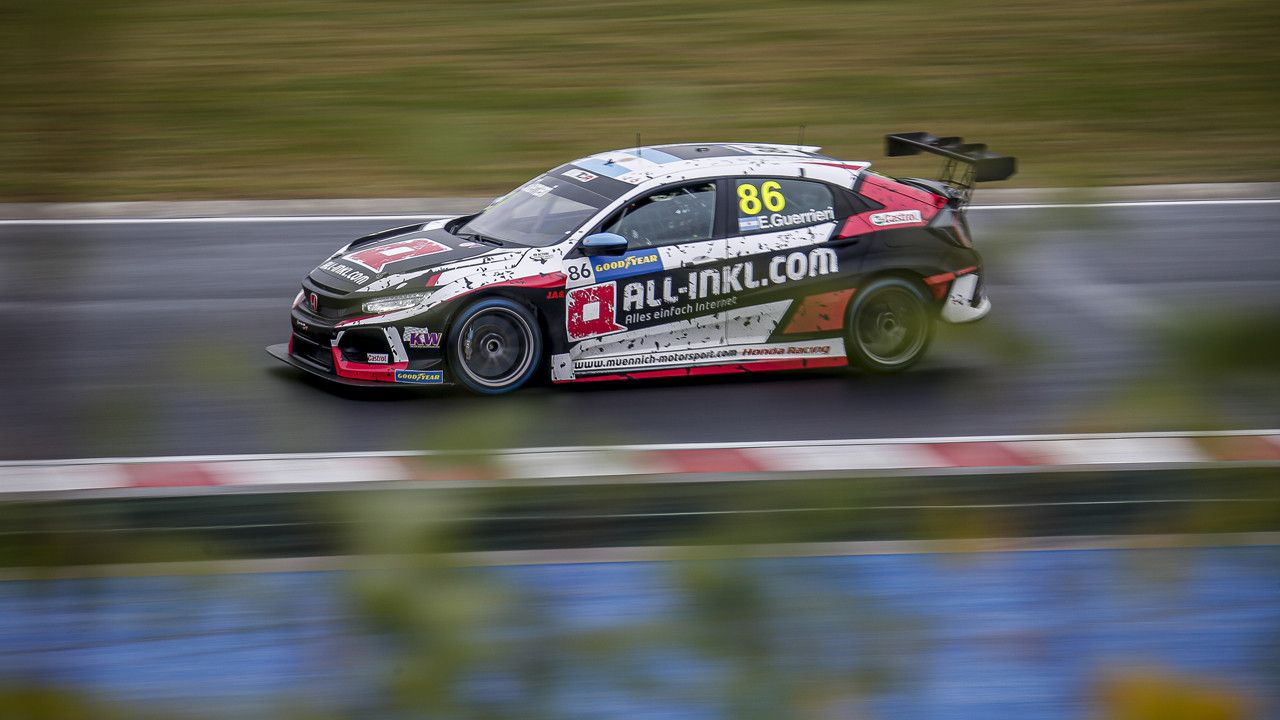 Esteban Guerrieri logra dos de las tres poles del WTCR en Hungaroring