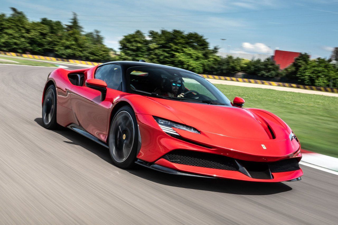 El Ferrari SF90 Stradale homologa solo 12.9 km de autonomía eléctrica según ciclo EPA