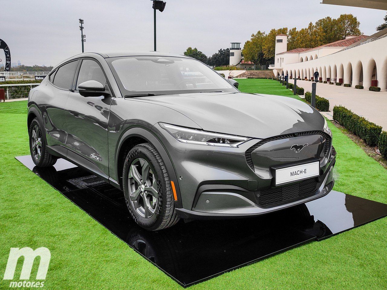 Nos subimos a bordo del Ford Mustang Mach-E, huele a referencia