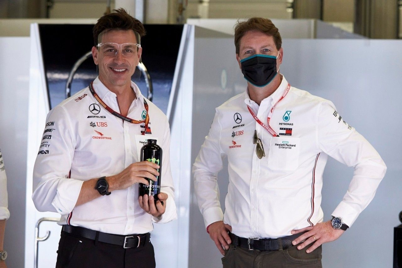 Källenius afirma estar «muy seguro» de la continuidad de Wolff en Mercedes