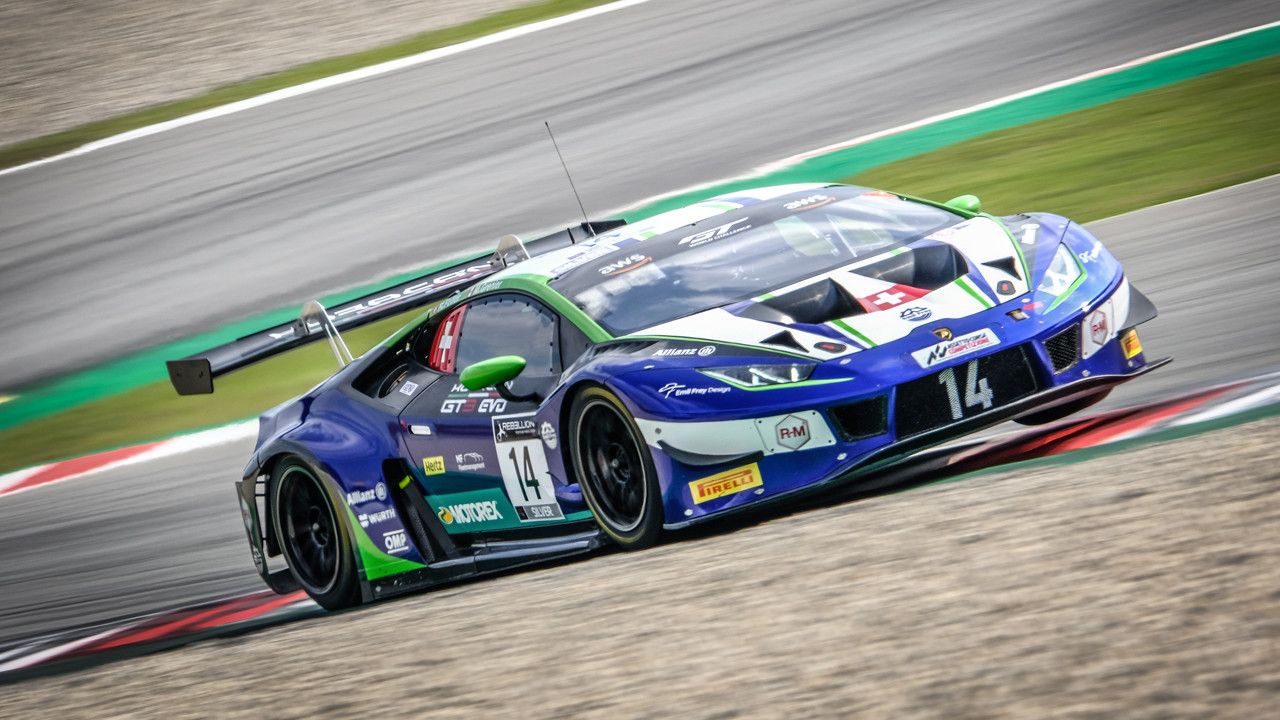 La lluvia regala al Lamborghini #14 la primera pole de la Sprint Cup en Montmeló