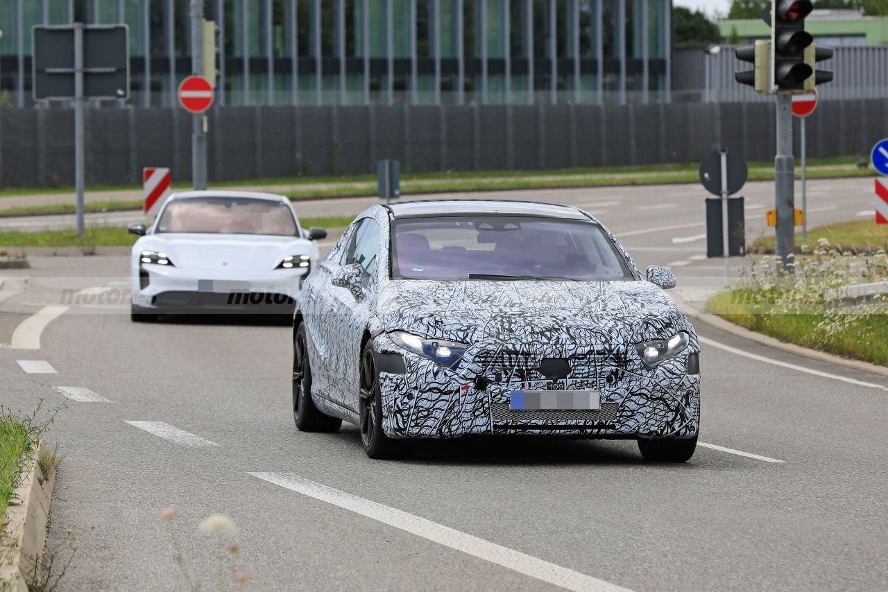 Cazamos a Mercedes usando el Porsche Taycan como referencia para el EQS