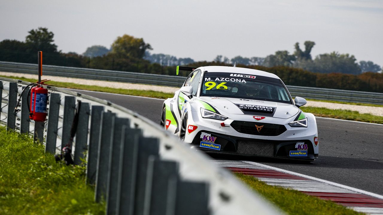 Mikel Azcona marca la pauta en los libres del WTCR en Slovakia Ring