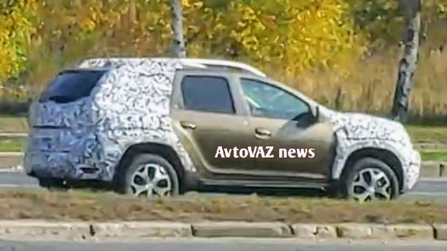 Renault Duster 2021 - foto espía posterior