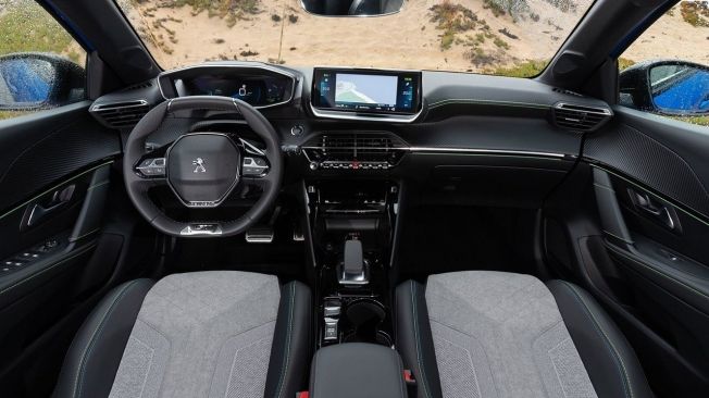 Peugeot e-208 - interior