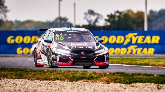 Tom Coronel gana una accidentada carrera del WTCR en Slovakia Ring