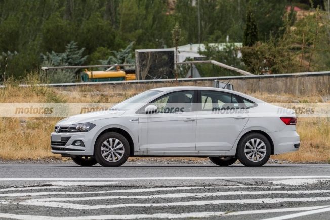 Volkswagen Virtus 2021 - foto espía lateral